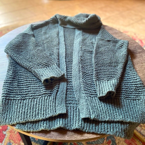 🎶AE Cardigan w/Hood - Picture 3 of 6